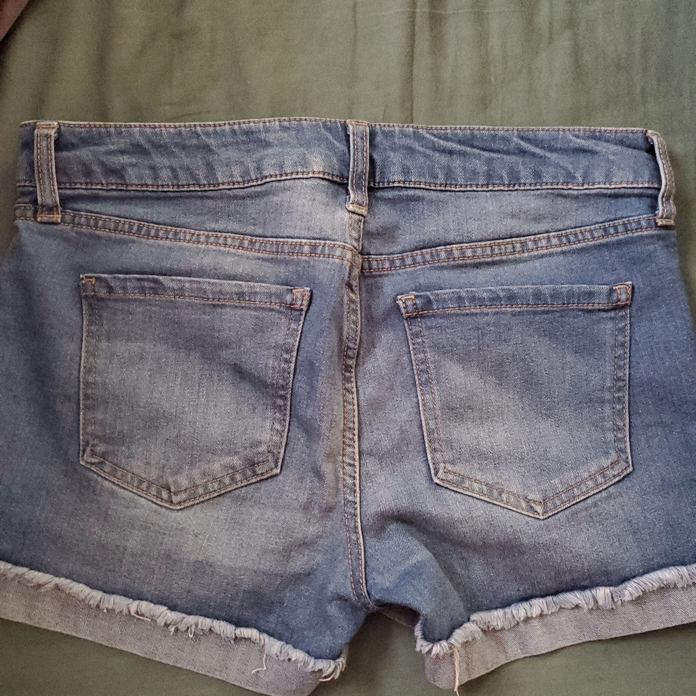 Distressed and Cuffed Celebrity Pink Shorts - Picture 5 of 5